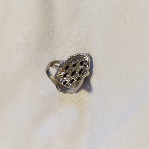 Arty Silver Tone Ring with Black Faux Diamonds - Sz 8 - Picture 9 of 13